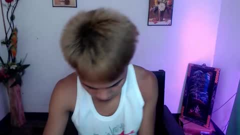 asian_lover05 online show from September 2025 03:59:02 PM