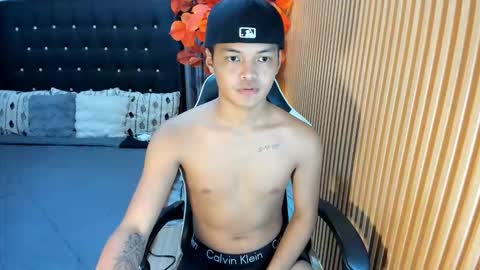 Snapshot of asianhugescott chatting on October 2025 12:46:01 PM VICTORIA SCOTT online show from October 2025 12:46:01 PM