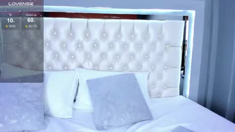 A S L Y   S A N D E R online show from October 2025 05:10:01 AM