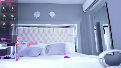 A S L Y   S A N D E R online show from October 2025 04:35:02 AM