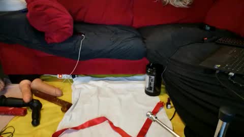 asstoy19 online show from November 2025 02:29:02 PM