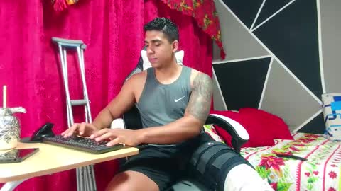 Astrom model independent online show from November 2025 10:43:02 PM