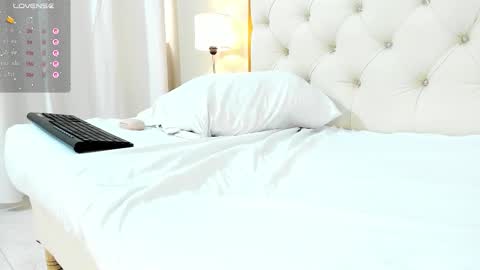 Snapshot of aura_sanders1 chatting on October 2025 12:17:02 PM Aura sanders online show from October 2025 12:17:02 PM