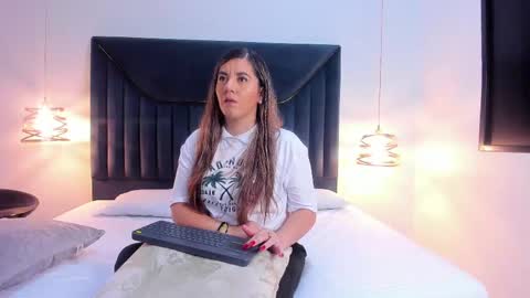 Aura Evans online show from September 2025 08:08:02 PM
