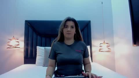 Aura Evans online show from September 2025 11:55:02 AM