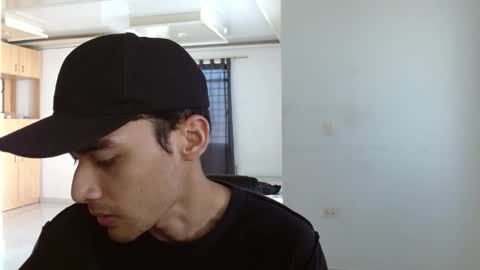 Snapshot of aureliv1 chatting on October 2025 09:11:01 PM Aureliano online show from October 2025 09:11:01 PM