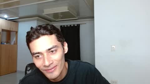 Snapshot of aureliv1 chatting on November 2025 11:48:01 PM Aureliano online show from November 2025 11:48:01 PM