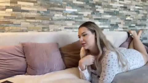 Snapshot of aurora_ast chatting on September 2025 08:30:01 AM Aurora Asti online show from September 2025 08:30:01 AM