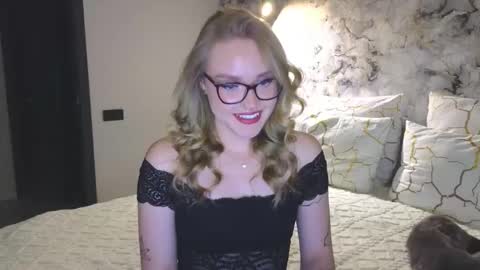 Kate online show from September 2025 07:52:02 PM