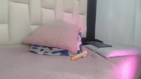 Snapshot of auroraa_miller chatting on January 2025 04:21:02 PM auroraa_miller online show from January 2025 04:21:02 PM