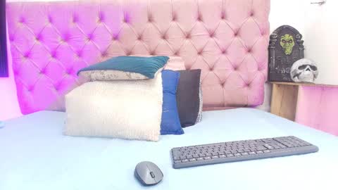 auroraa_miller online show from October 2025 11:52:02 AM