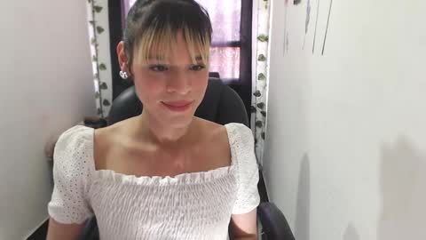 Snapshot of auroraaddams chatting on October 2025 05:35:01 PM AURORA online show from October 2025 05:35:01 PM