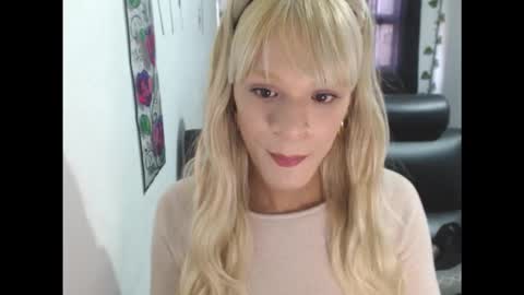 Snapshot of auroraaddams chatting on November 2025 06:52:01 PM AURORA online show from November 2025 06:52:01 PM