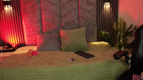 Snapshot of auroralanee chatting on October 2025 07:42:02 PM aurora online show from October 2025 07:42:02 PM