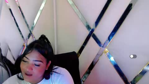 Aurora online show from October 2025 07:25:02 PM