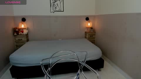 aurorasky7 online show from October 2025 11:44:02 AM