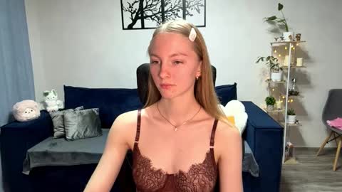 Annie online show from October 2025 03:01:02 PM