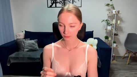 Annie online show from October 2025 05:03:01 PM