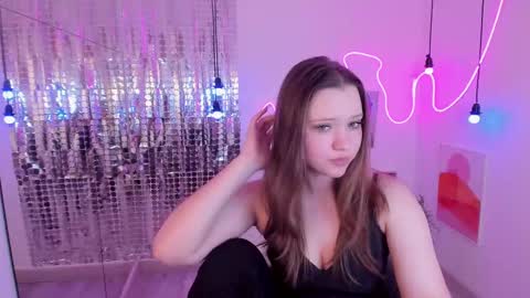 Ava online show from February 2025 07:25:01 PM