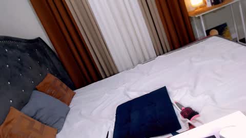 Ava online show from December 2024 08:39:01 PM