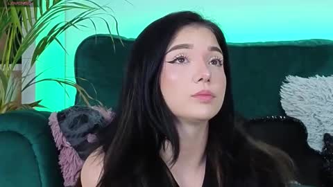 AveryWillow online show from November 2025 08:04:02 AM