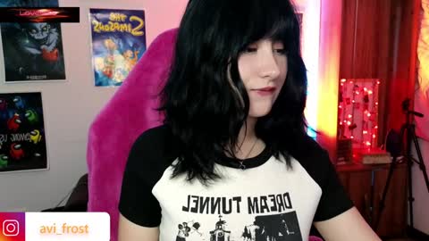 Saraaaa independent model 3 online show from January 2025 10:06:01 AM