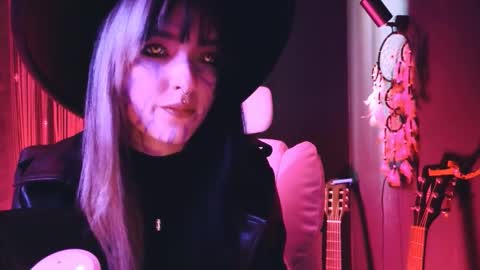 Snapshot of avi_nile chatting on November 2025 04:25:01 AM Avriel online show from November 2025 04:25:01 AM