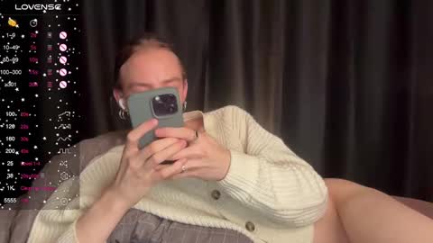 avril_pearly_ online show from December 2024 07:54:01 PM