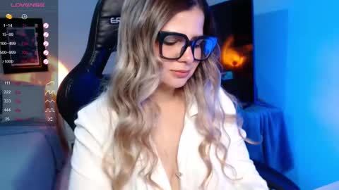 Avrill Morgan online show from September 2025 08:33:01 PM