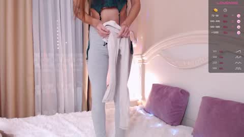 Snapshot of avrora_lew_ chatting on December 2024 01:50:01 AM Avrora Inst online show from December 2024 01:50:01 AM