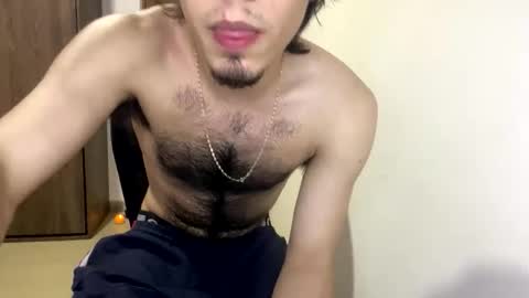 Snapshot of aw0052 chatting on October 2025 01:03:01 AM AndrewXxl independent online show from October 2025 01:03:01 AM