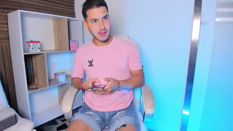 Snapshot of axel_grey_ chatting on September 2025 12:05:01 PM axel_grey_ online show from September 2025 12:05:01 PM