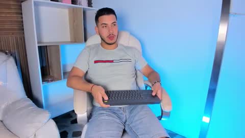 Snapshot of axel_grey_ chatting on September 2025 12:30:01 PM axel_grey_ online show from September 2025 12:30:01 PM