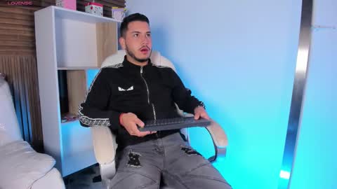 Snapshot of axel_grey_ chatting on September 2025 12:32:01 PM axel_grey_ online show from September 2025 12:32:01 PM