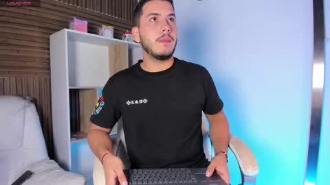 Snapshot of axel_grey_ chatting on October 2025 12:13:02 PM axel_grey_ online show from October 2025 12:13:02 PM