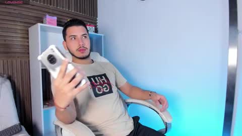 Snapshot of axel_grey_ chatting on October 2025 12:03:02 PM axel_grey_ online show from October 2025 12:03:02 PM