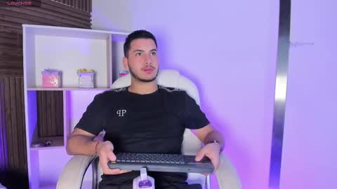 Snapshot of axel_grey_ chatting on November 2025 01:24:01 PM axel_grey_ online show from November 2025 01:24:01 PM