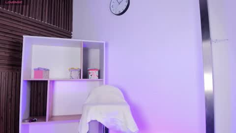 Snapshot of axel_grey_ chatting on November 2025 01:00:02 PM axel_grey_ online show from November 2025 01:00:02 PM