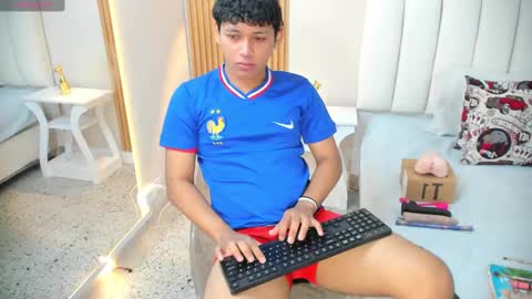 Alex online show from November 2025 04:01:01 AM