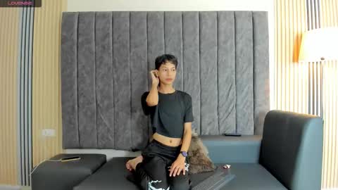 axel_two111 online show from September 2025 12:48:01 PM