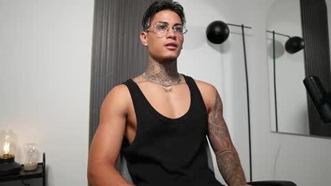 Agustin online show from September 2025 08:12:02 PM