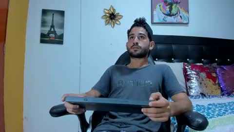 Snapshot of axell_aroon_22 chatting on October 2025 02:50:02 AM AXELL online show from October 2025 02:50:02 AM