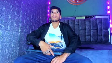 Axell Cross2 online show from October 2025 12:41:02 PM