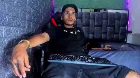 Axell Cross2 online show from October 2025 06:30:01 PM