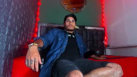 Axell Cross2 online show from October 2025 01:19:02 AM