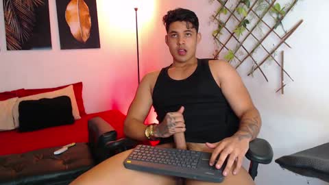 Snapshot of axell_dior chatting on February 2025 02:01:01 PM axell online show from February 2025 02:01:01 PM