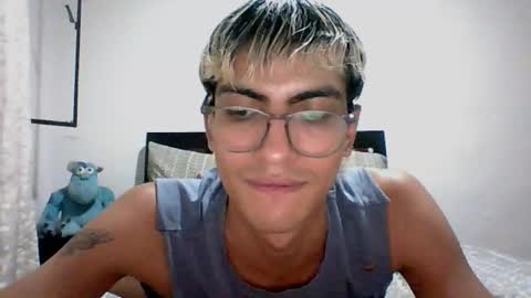 Snapshot of axellatino_ chatting on December 2024 04:09:02 AM Axel online show from December 2024 04:09:02 AM