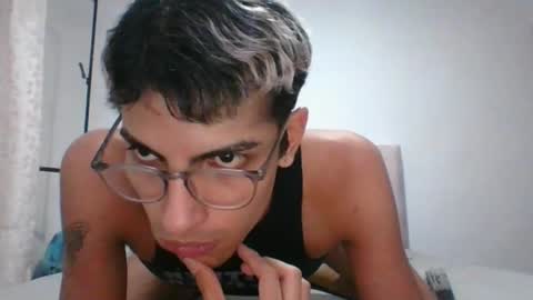 Snapshot of axellatino_ chatting on December 2024 12:11:02 AM Axel online show from December 2024 12:11:02 AM