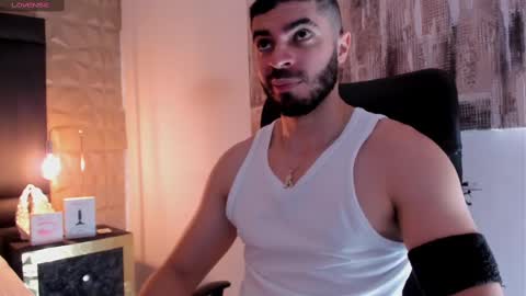 Snapshot of axelthompsom chatting on October 2025 10:57:02 AM Axel Thompsom online show from October 2025 10:57:02 AM