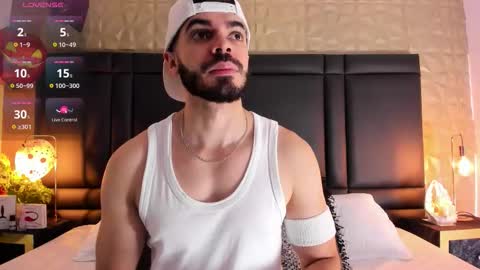 Snapshot of axelthompsom chatting on October 2025 11:22:02 AM Axel Thompsom online show from October 2025 11:22:02 AM